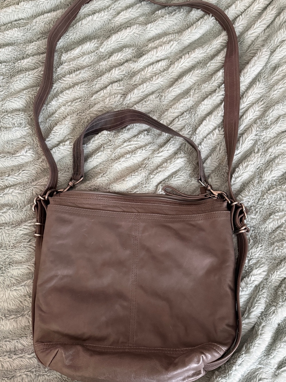 Rough and tumble open pocket hobo